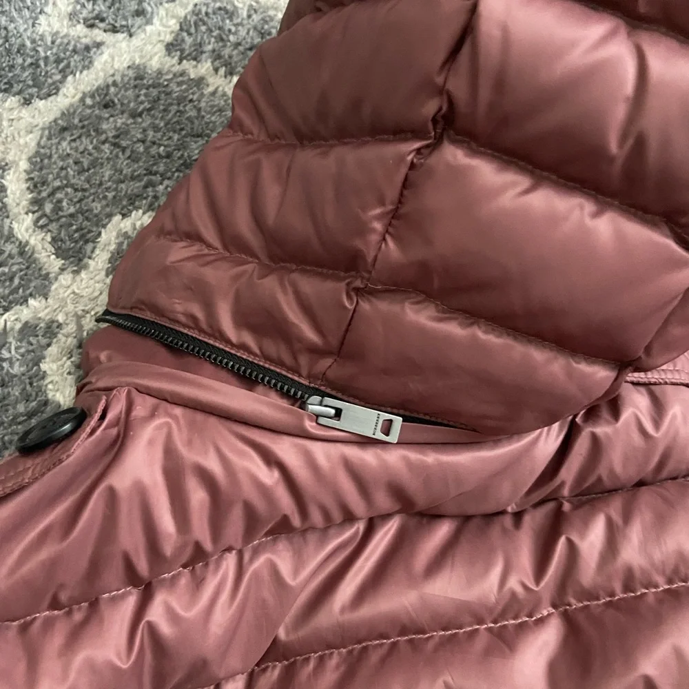 Burberry Kids Puffer Jacket in Burgundy - Picture 12 of 12